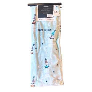 ☠️ DANCING SKELETON Trick Or Treat Pastel Blue En Vogue Halloween Blanket NEW